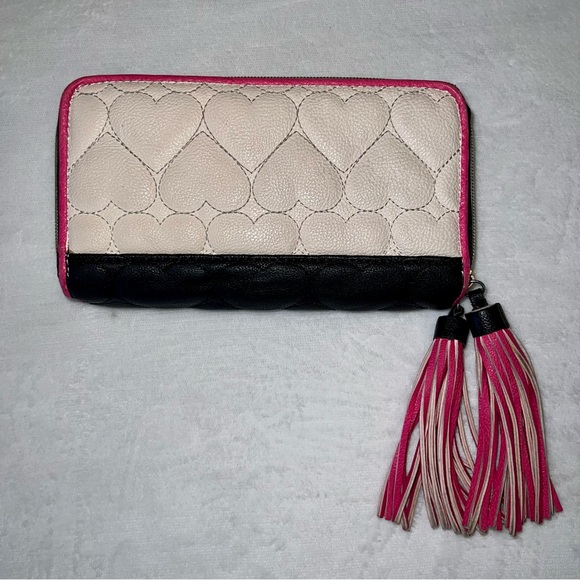 Betsey Johnson ZA Heart Stitch Design Wallet with Tassel & Heart Lock Logo Charm - Picture 2 of 15